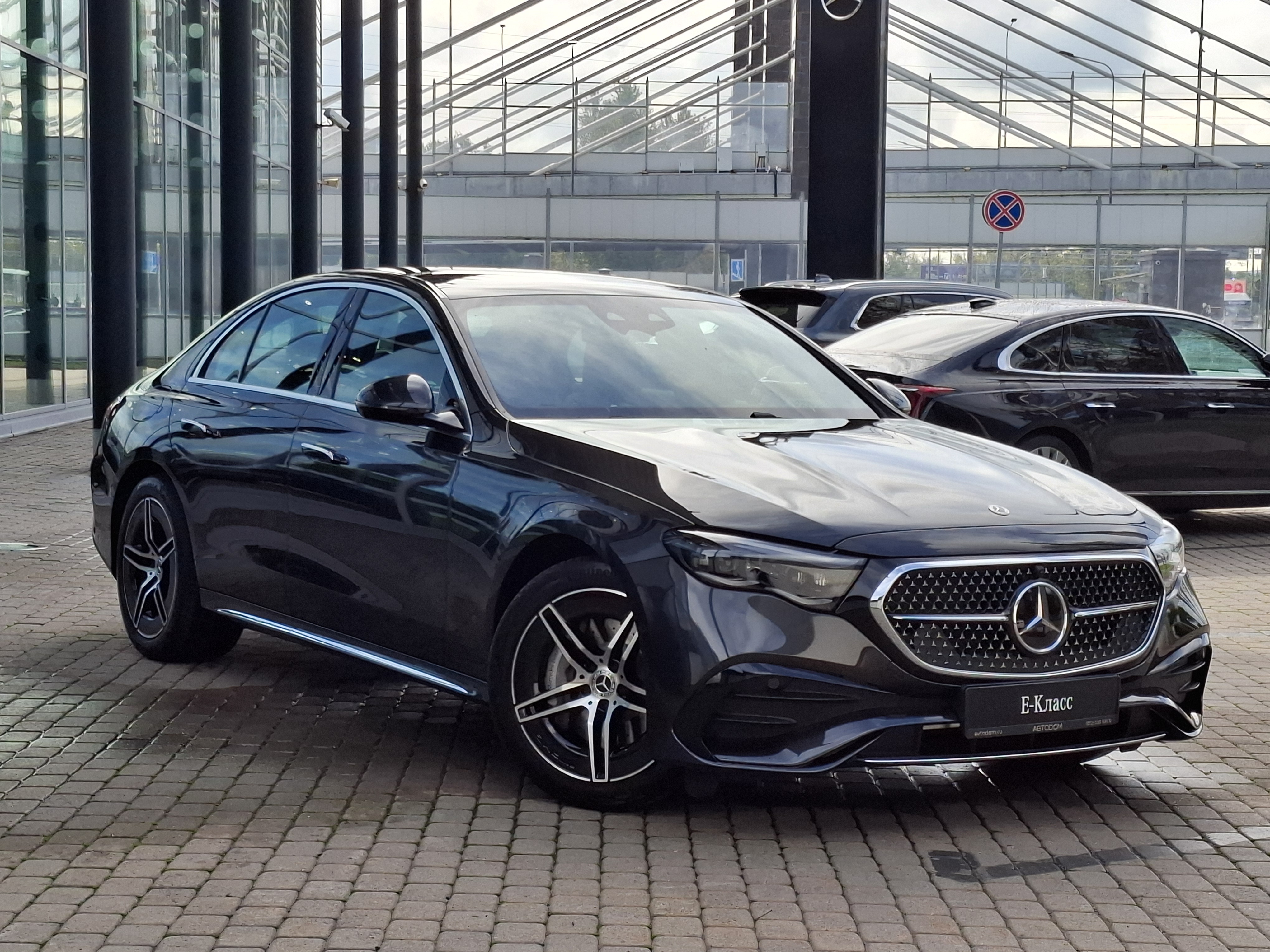Mercedes-Benz E-Класс VI поколение (W214/S214) 2.0 AT 4Matic (258 л.с.) E 300 4MATIC Серый 2026 