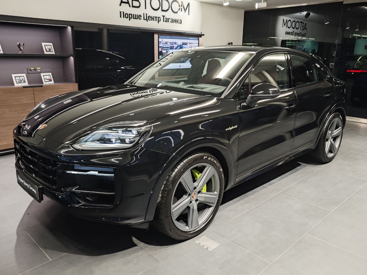 Автомобиль Porsche Cayenne III [рестайлинг] 3.0hyb AT 4WD (470 л.с.) E-Hybrid Coupé Чёрный  