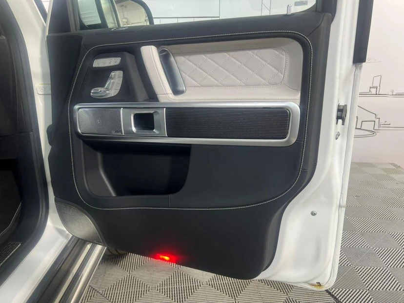 Автомобиль Mercedes-Benz G-Класс III поколение (W463) 500 4.0 AT 4Matic (422 л.с.) Base Белый 2024 с пробегом 50 км