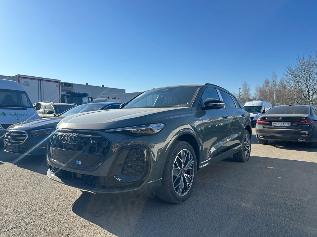 Автомобиль Audi Q5 III поколение 2.0 AMT 4WD (204 л.с.) Luxury Зелёный 2026 с пробегом 50 км