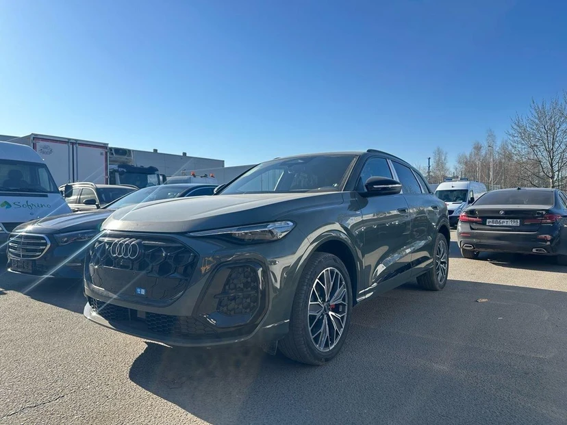 Автомобиль Audi Q5 III поколение 2.0 AMT 4WD (204 л.с.) Luxury Зелёный 2026 с пробегом 50 км