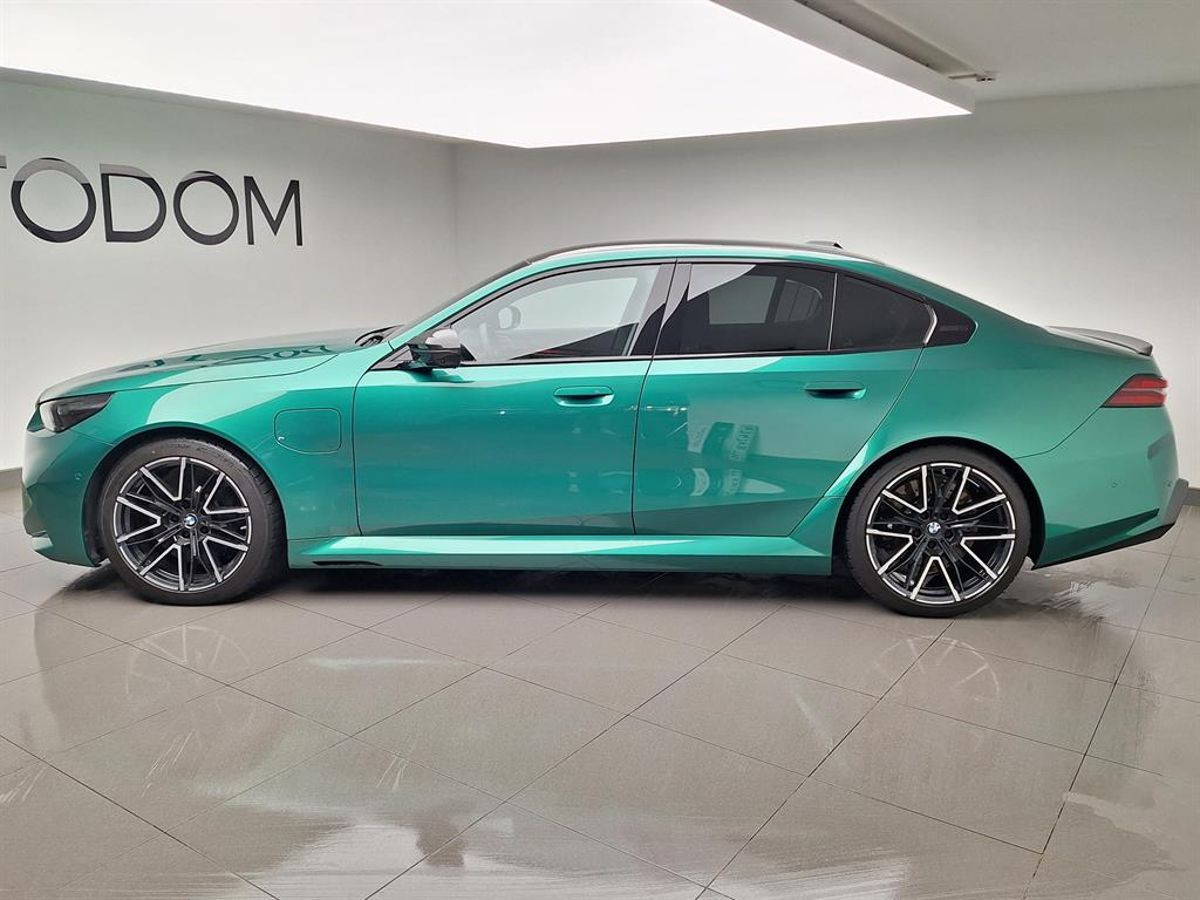 Автомобиль BMW M5 VII поколение (G90) 4.4hyb AT 4WD (727 л.с.) M5 Зелёный 2024 с пробегом 5 500 км