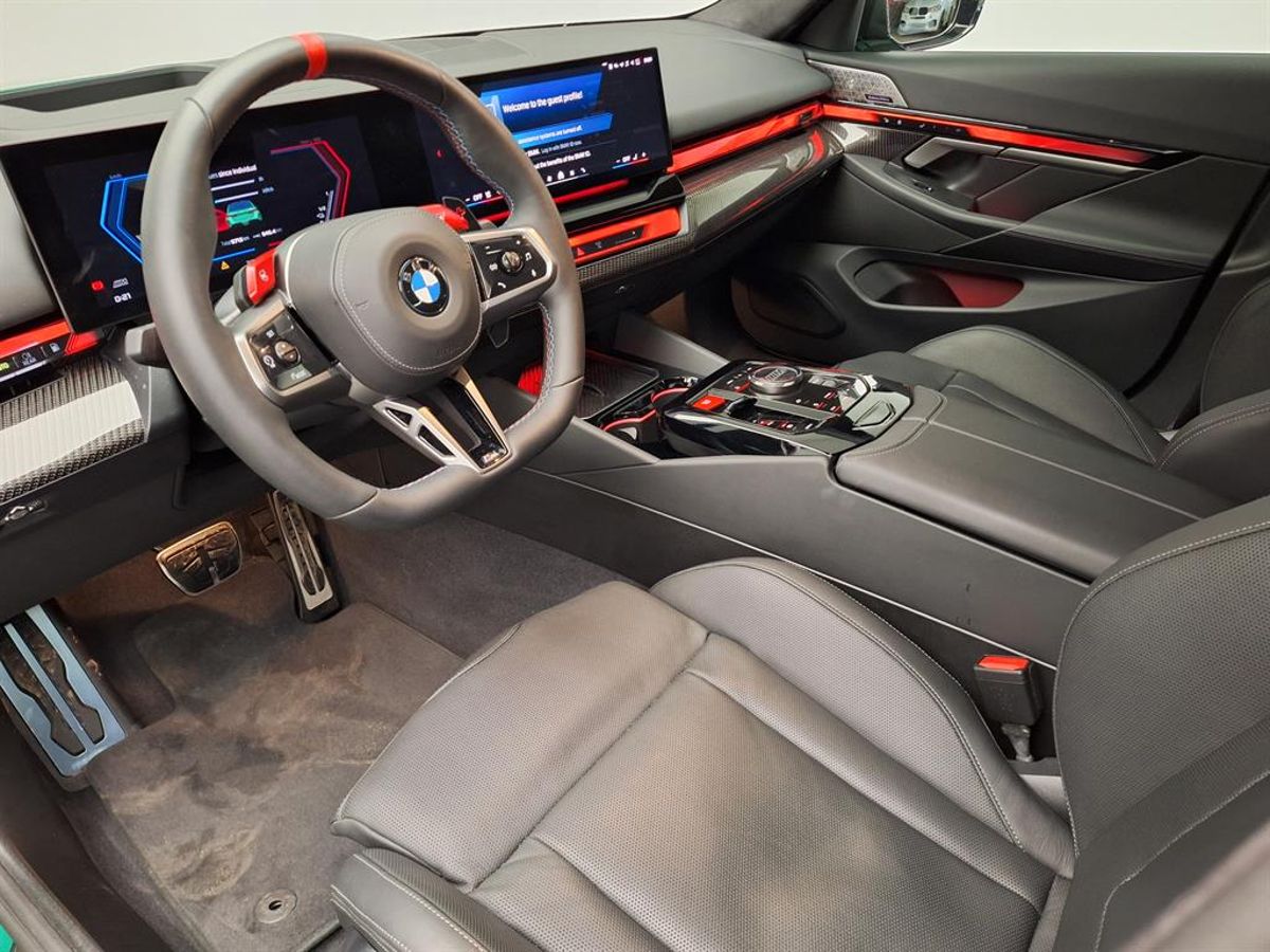 Автомобиль BMW M5 VII поколение (G90) 4.4hyb AT 4WD (727 л.с.) M5 Зелёный 2024 с пробегом 5 500 км