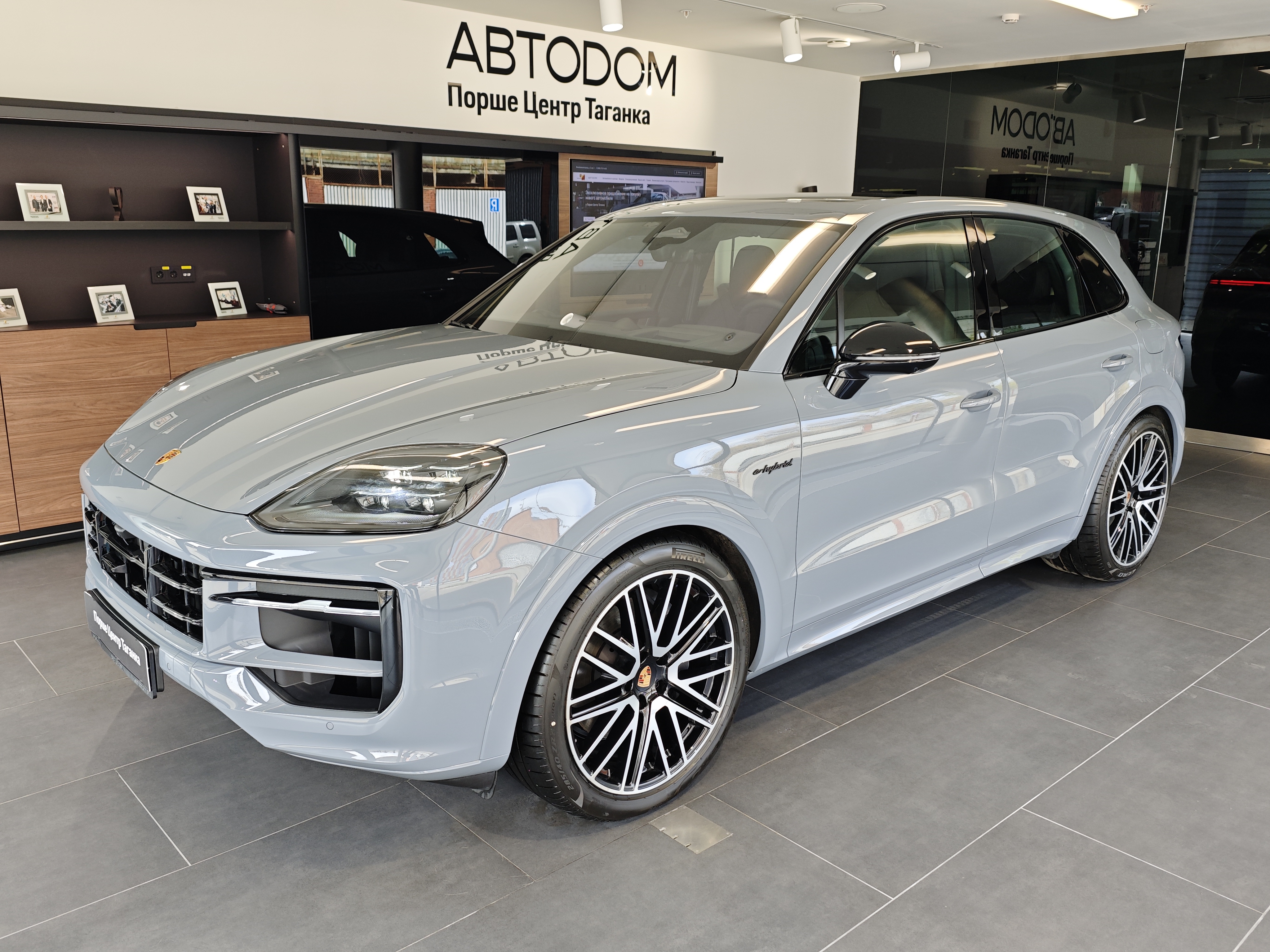Porsche Cayenne III [рестайлинг] 3.0hyb AT 4WD (470 л.с.) Black Edition Серый 2025 