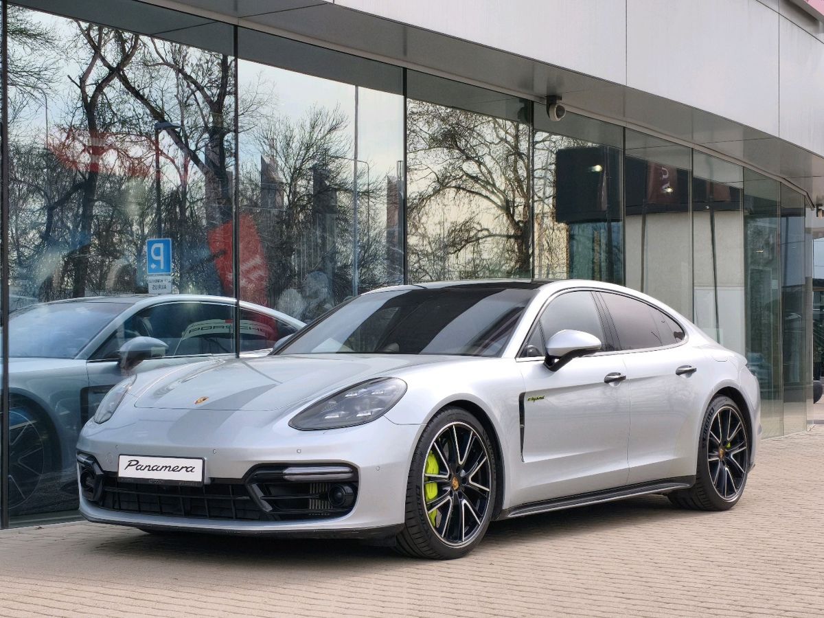 Автомобиль Porsche Panamera II поколение Turbo S E-Hybrid 4.0hyb AMT 4WD (550 л.с.) Turbo S E-Hybrid Серебристый 2018 с пробегом 60 000 км