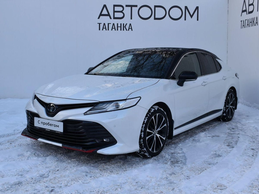Автомобиль Toyota Camry VIII поколение (XV70) 2.5 AT (181 л.с.) S-Edition Белый 2020 с пробегом 58 000 км