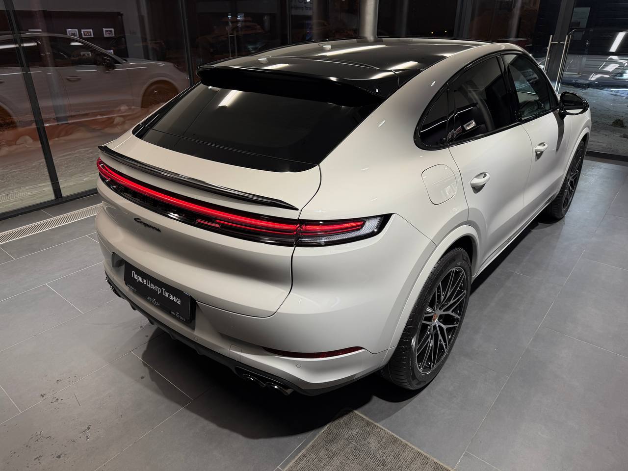 Автомобиль Porsche Cayenne III [рестайлинг] 3.0 AT 4WD (353 л.с.) Black Edition Серый 2025 