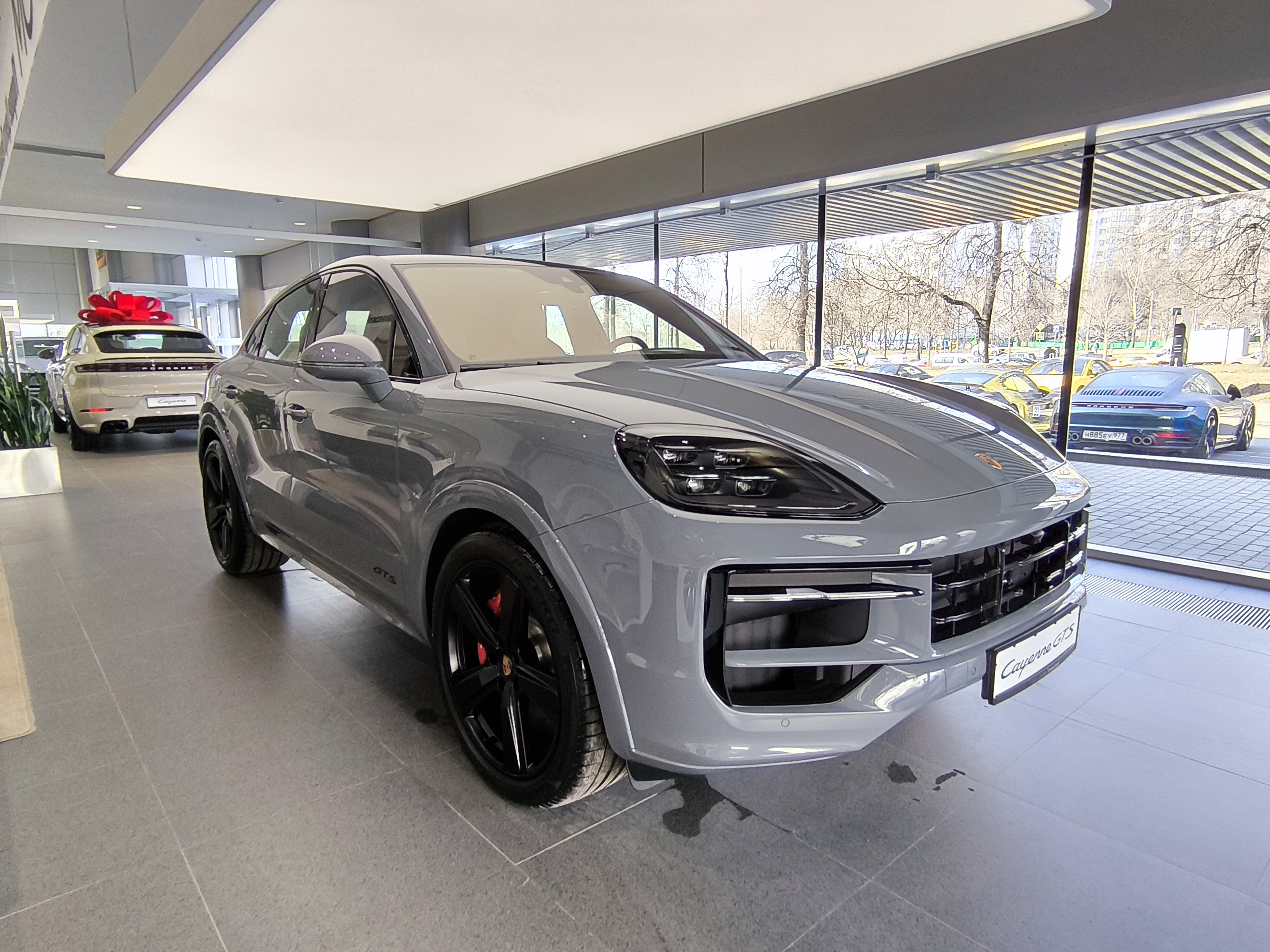 Автомобиль Porsche Cayenne III [рестайлинг] GTS 4.0 AT 4WD (500 л.с.) GTS Coupé Серый 2025 