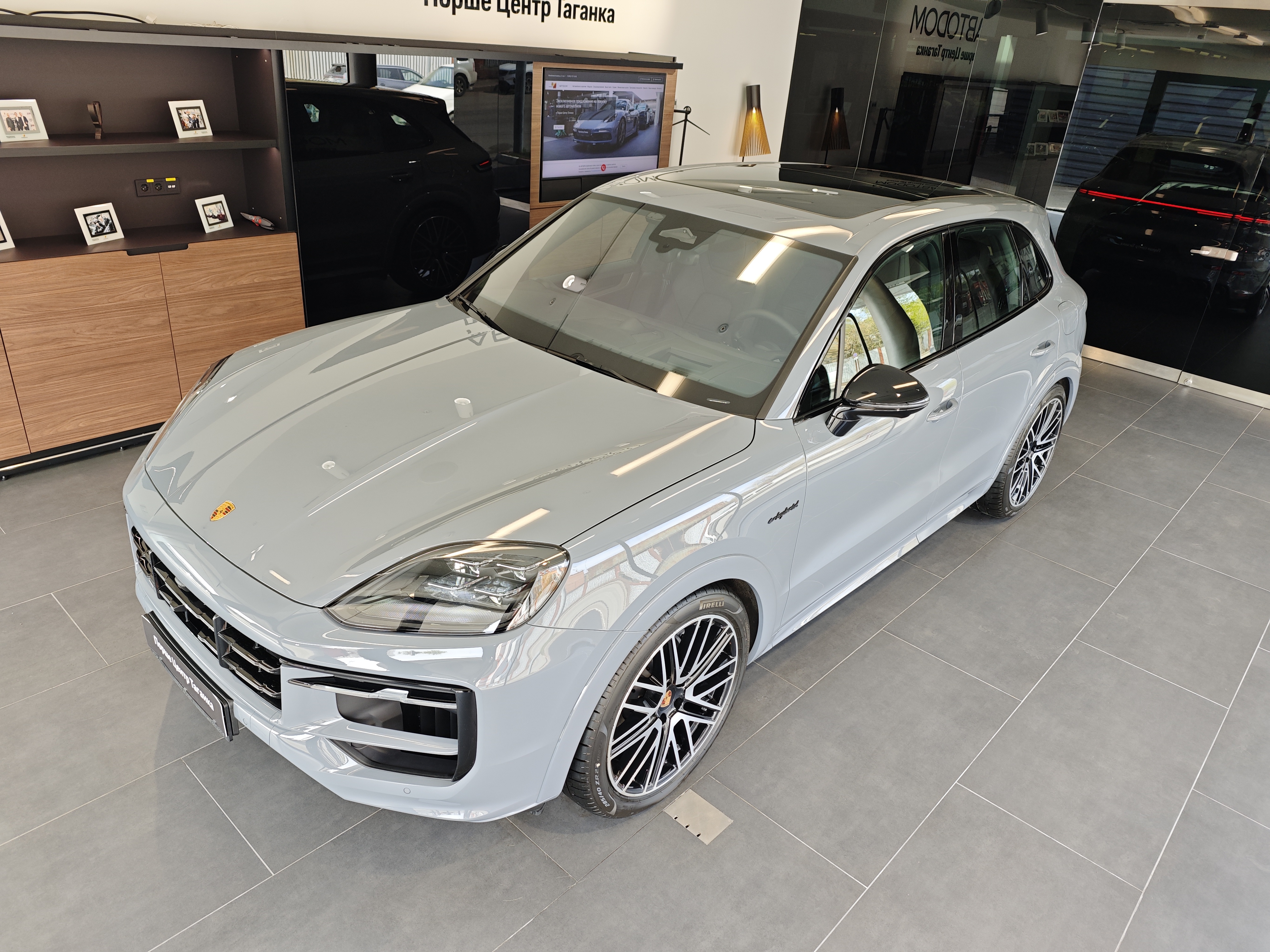 Porsche Cayenne III [рестайлинг] 3.0hyb AT 4WD (470 л.с.) Black Edition Серый 2025 