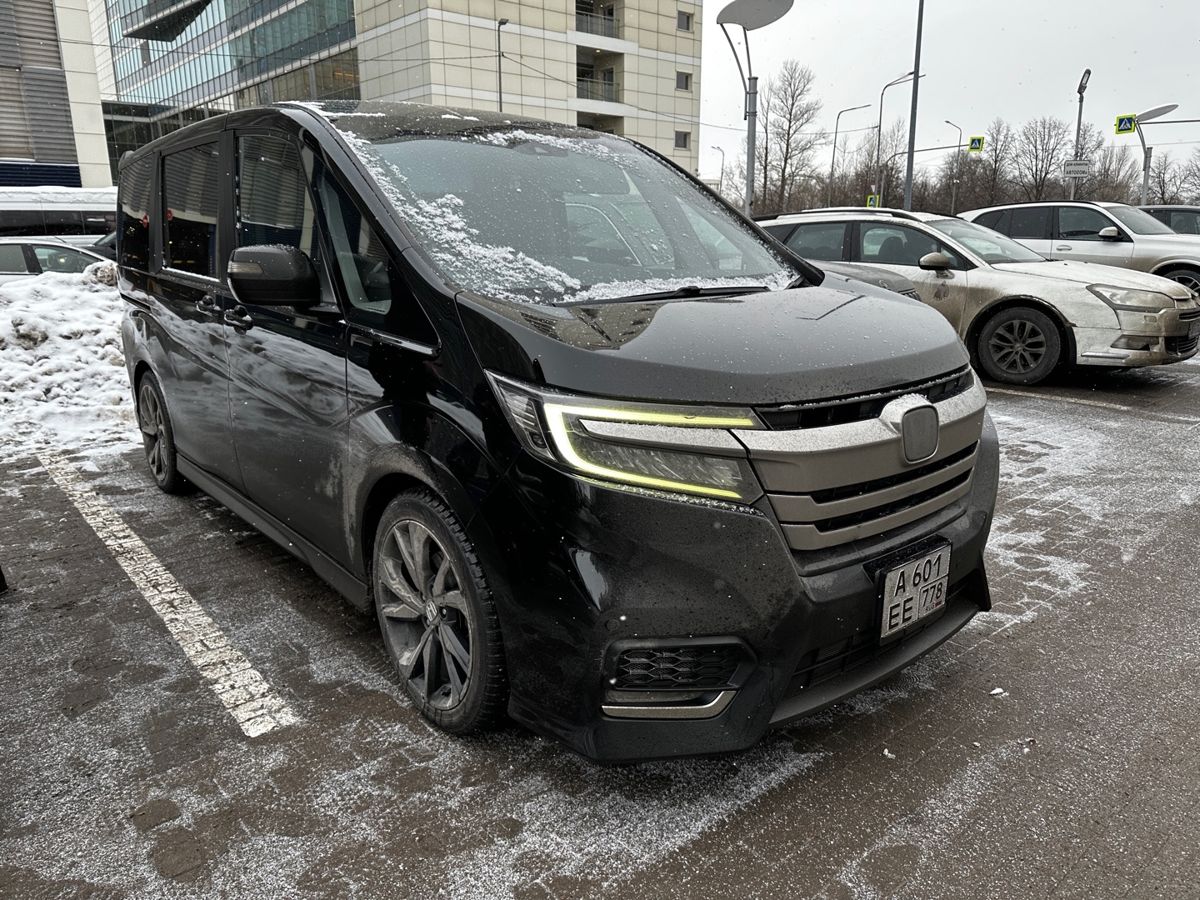 Автомобиль Honda Stepwgn V [рестайлинг] 1.5 CVT (150 л.с.) Base Чёрный 2020 с пробегом 75 063 км