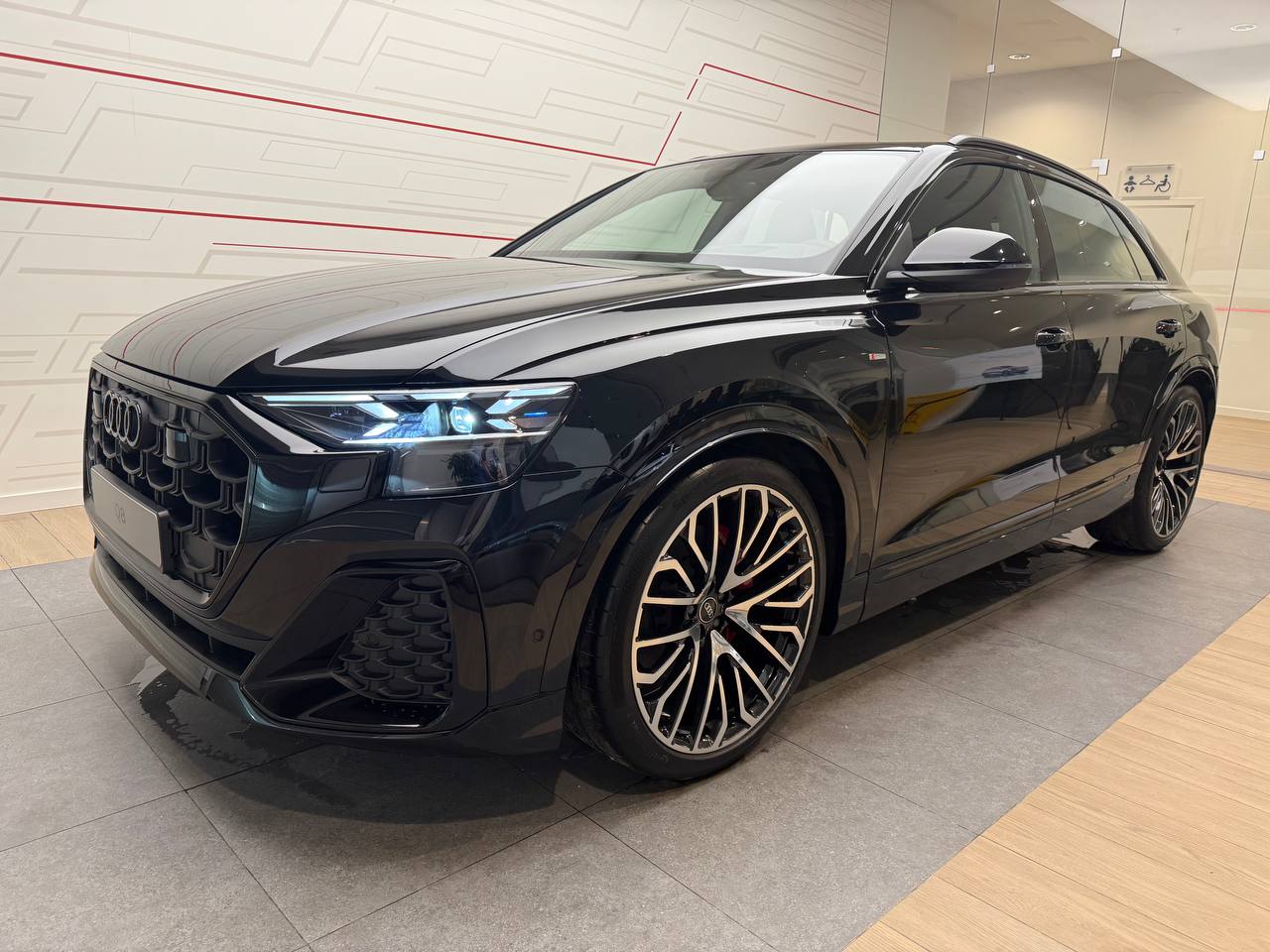 Автомобиль Audi Q8 I (4M) [рестайлинг] 3.0d AT 4WD (231 л.с.) 45 TDI Чёрный 2025 