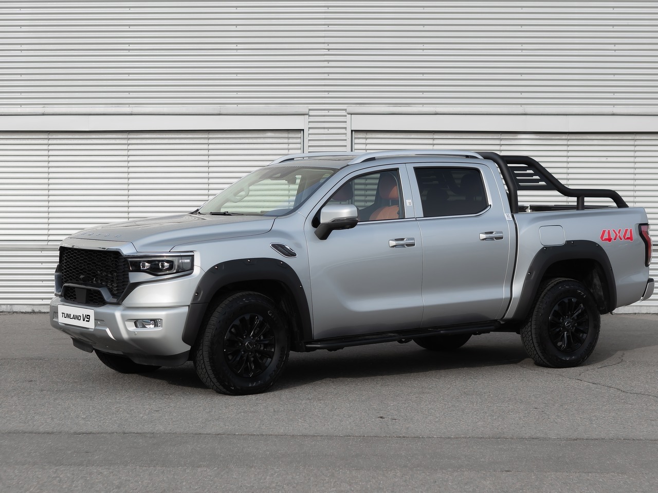 Автомобиль Foton Tunland V9 I поколение 2.0d AT 4WD (159 л.с.) Prestige Серебристый 2025 