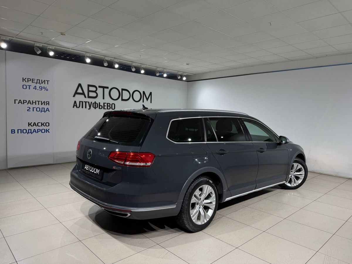 Автомобиль Volkswagen Passat VIII поколение (B8) 2.0 AMT 4WD (220 л.с.) Alltrack Чёрный 2017 с пробегом 223 681 км