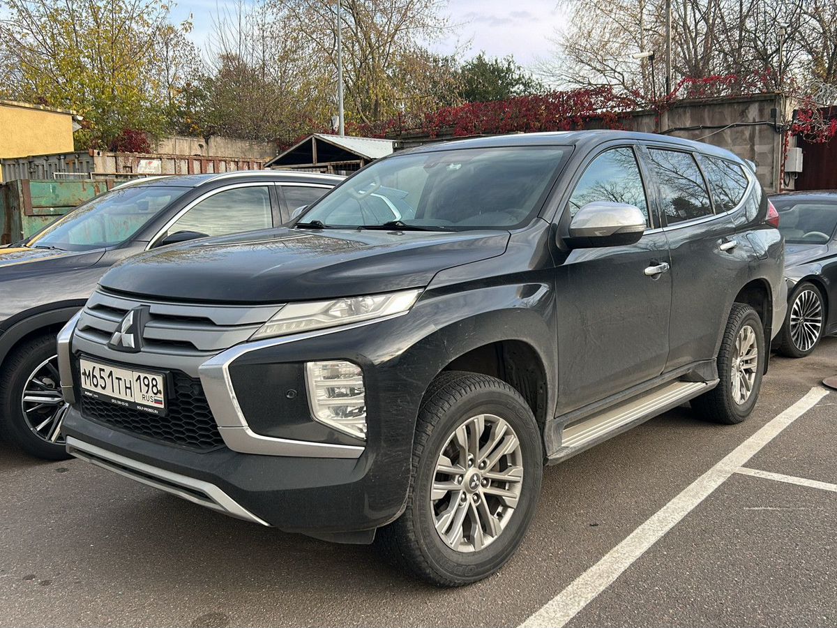 Mitsubishi Pajero Sport III [рестайлинг] 3.0 AT 4WD (209 л.с.) Ultimate Чёрный 2020 с пробегом 101 000 км