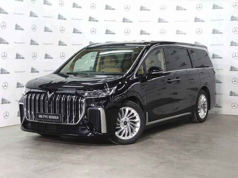 Автомобиль Voyah Dream I поколение 1.5hyb AT 4WD (422 л.с.) Premium Чёрный 2023 с пробегом 74 км