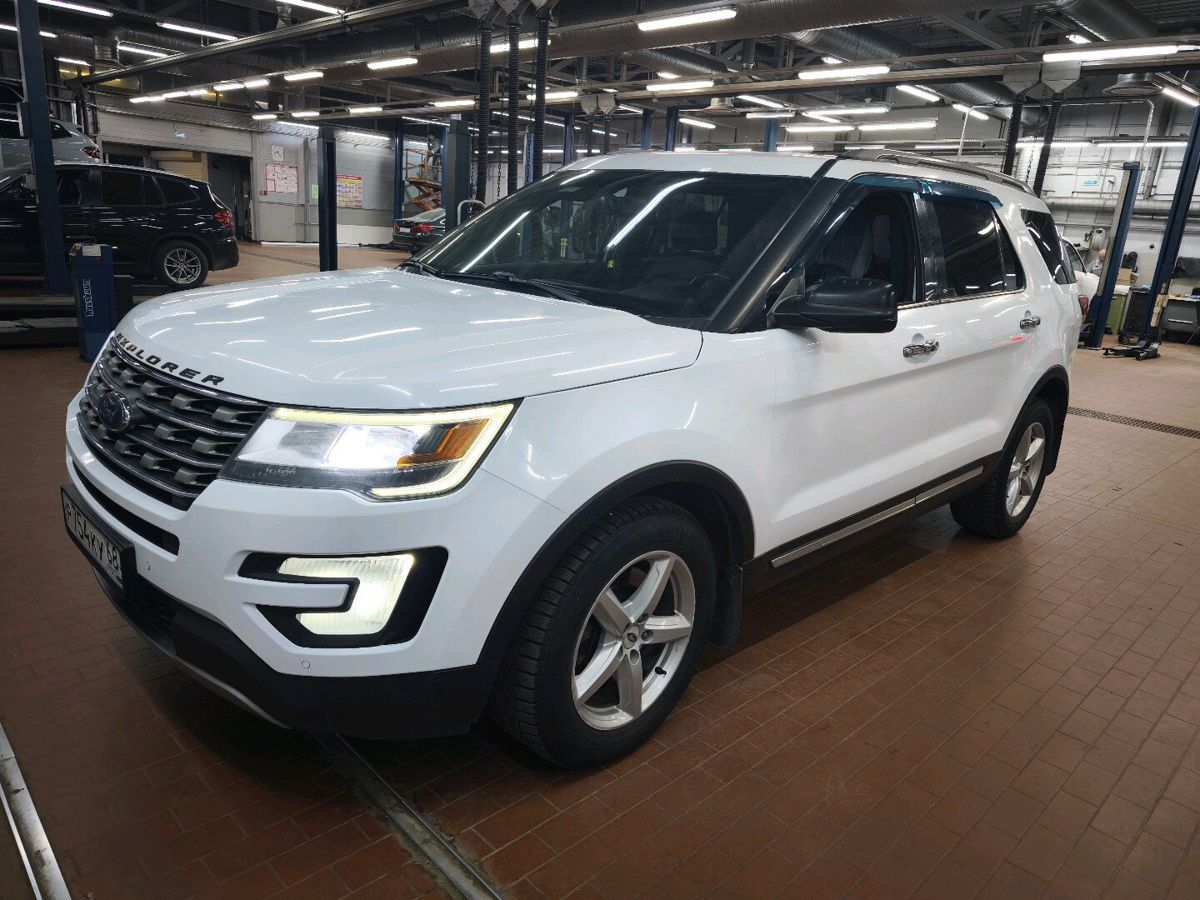 Автомобиль Ford Explorer V [рестайлинг] 3.5 AT 4WD (249 л.с.) XLT Белый 2017 с пробегом 268 384 км