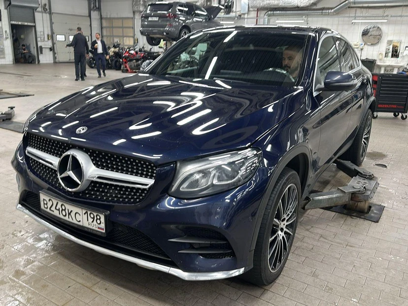 Mercedes-Benz GLC coupe I поколение (C253) 300 2.0 AT 4Matic (245 л.с.) Sport Синий 2018 с пробегом 90 345 км