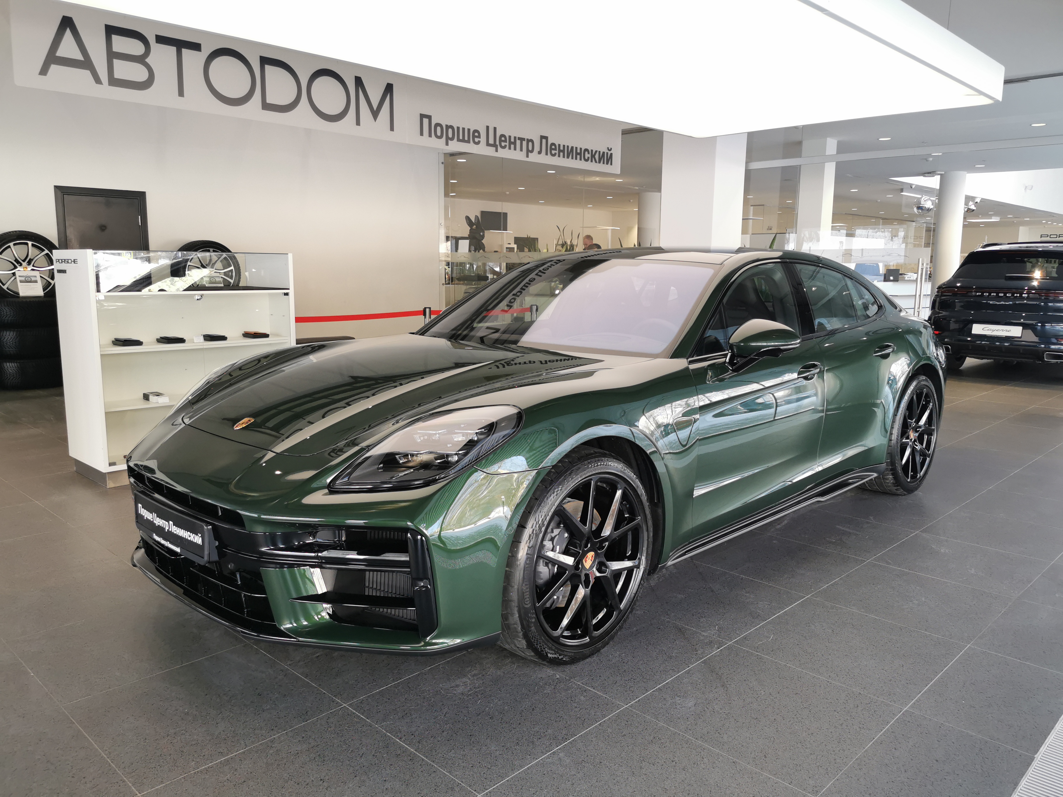 Автомобиль Porsche Panamera III поколение 4 2.9 AMT 4WD (353 л.с.) 4 Зелёный 2025 