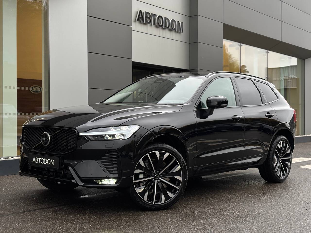 Автомобиль Volvo XC60 II [рестайлинг] 2.0 AT 4WD (249 л.с.) Ultra Dark Чёрный 2025 