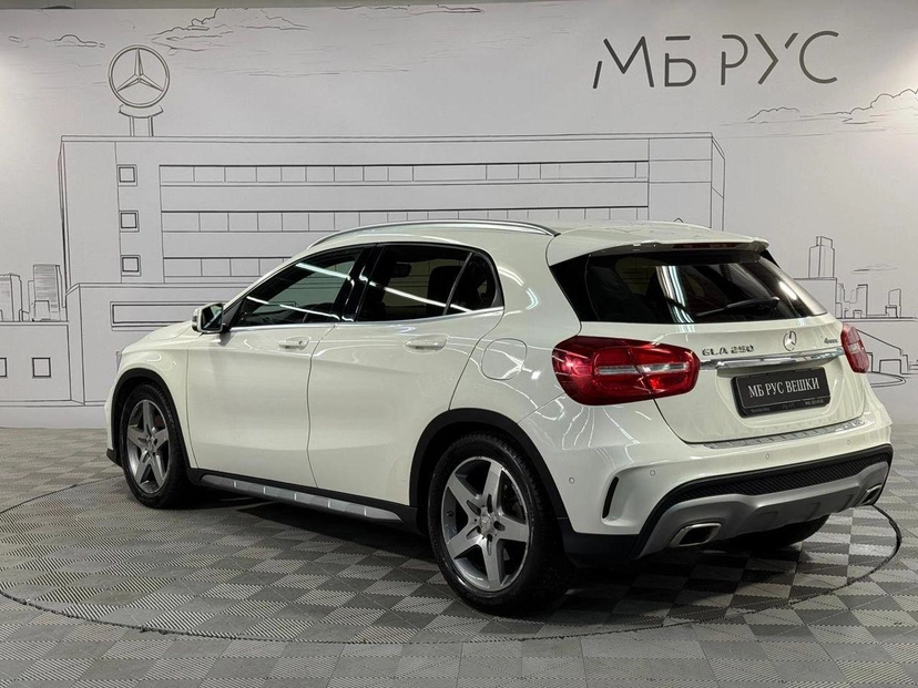 Автомобиль Mercedes-Benz GLA I поколение (X156) 250 2.0 AMT 4Matic (211 л.с.) Особая серия Белый 2015 с пробегом 135 000 км