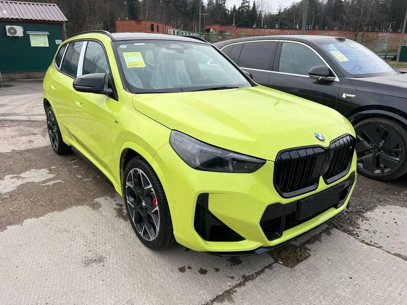 Автомобиль BMW X1 III поколение (U11) 2.0 AMT 4WD (300 л.с.) M35Li Жёлтый 2025