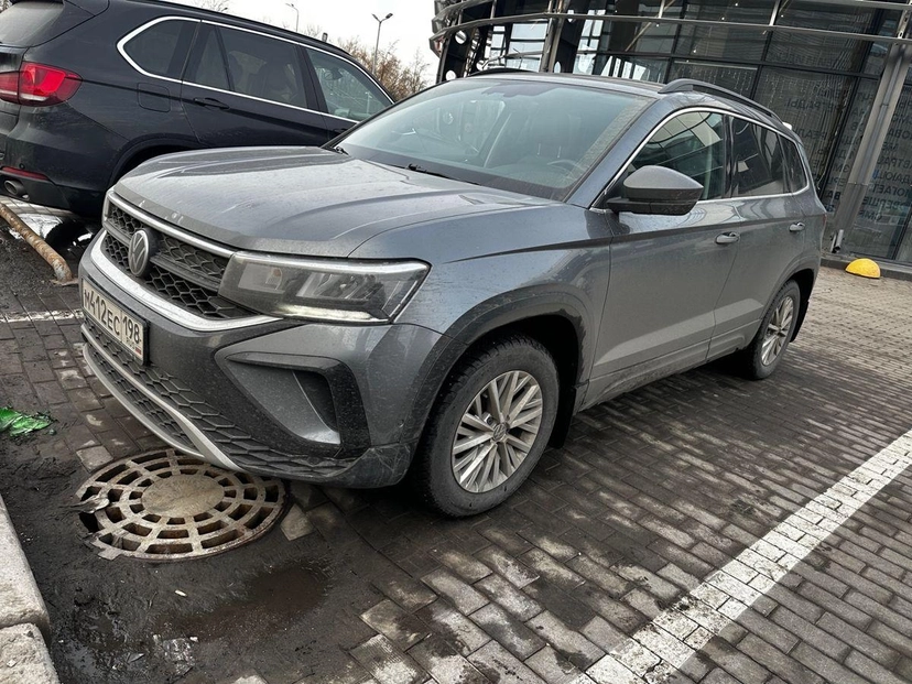 Автомобиль Volkswagen Taos I поколение 1.4 AMT 4WD (150 л.с.) Status Серый 2021 с пробегом 34 270 км