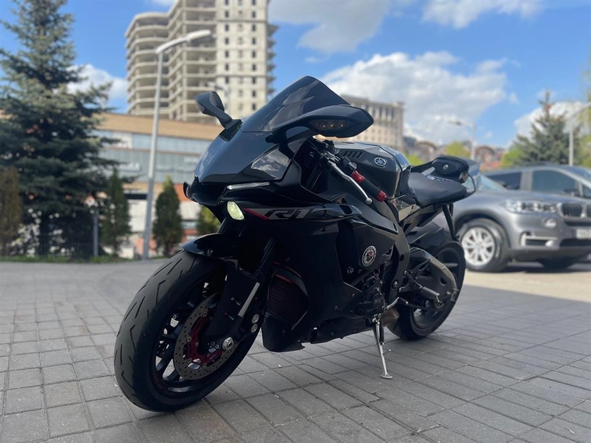 Мотоцикл Yamaha YZF-R1 VIII поколение YZF-R1 Base Чёрный 2018 с пробегом 5 400 км