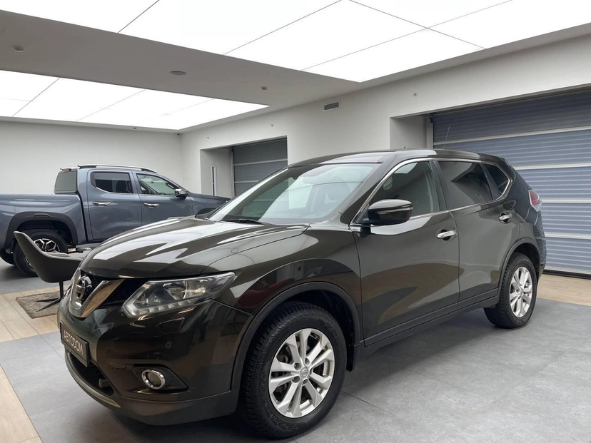 Автомобиль Nissan X-Trail III поколение (T32) 2.0 CVT 4WD (144 л.с.) Base Зелёный 2015 с пробегом 233 650 км