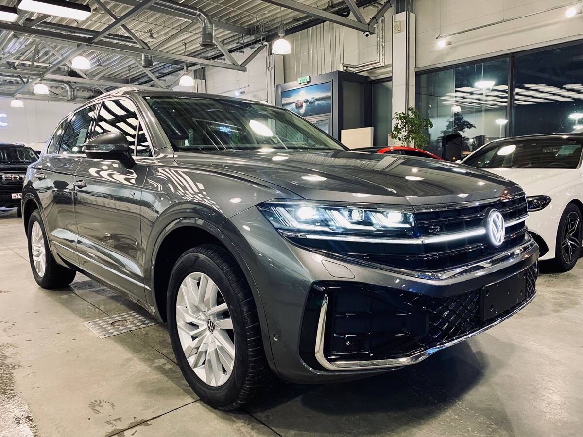 Автомобиль Volkswagen Touareg III [рестайлинг] 2.0 AT 4WD (252 л.с.) Elegance Серый 2025 с пробегом 50 км