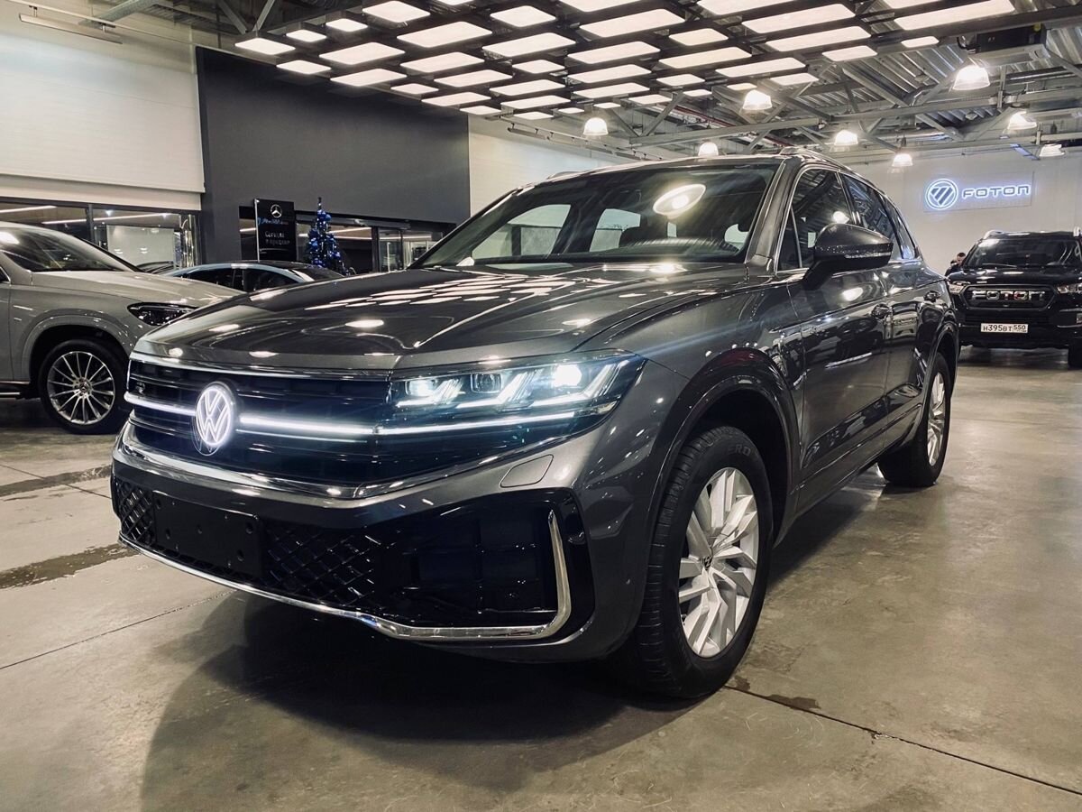 Автомобиль Volkswagen Touareg III [рестайлинг] 2.0 AT 4WD (252 л.с.) Elegance Серый 2025 с пробегом 50 км