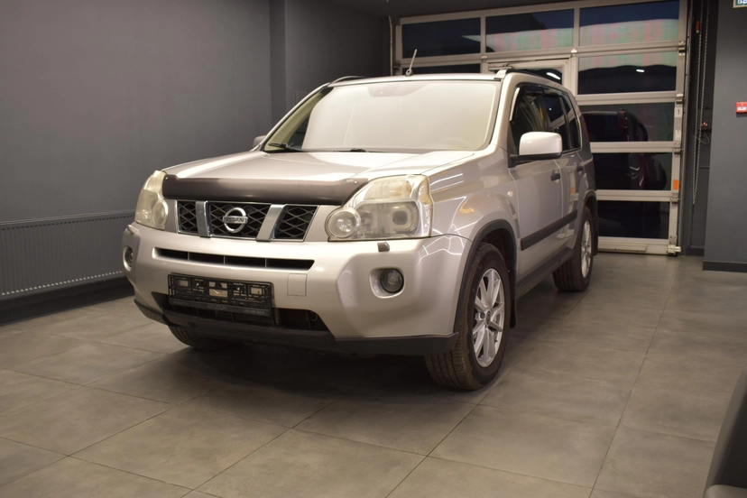 Автомобиль Nissan X-Trail II поколение (T31) 2.0 CVT 4WD (141 л.с.) Base Серебристый 2008 с пробегом 250 191 км