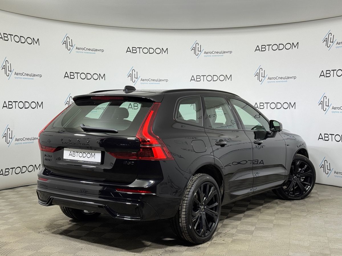 Автомобиль Volvo XC60 II [рестайлинг] 2.0 AT 4WD (250 л.с.) Luxury Чёрный 2025 с пробегом 30 км