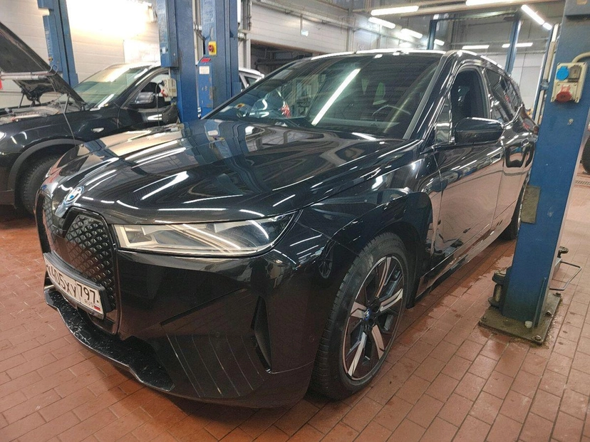 Автомобиль BMW iX I поколение (I20) Electro AT 4WD (240 кВт) Atelier Base Чёрный 2022 с пробегом 74 855 км