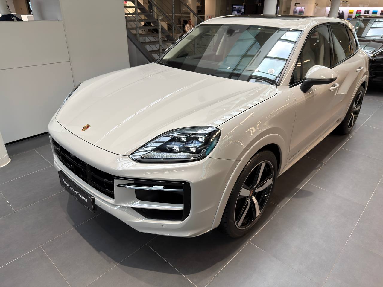 Porsche Cayenne III [рестайлинг] 3.0 AT 4WD (353 л.с.) Base Серый 2025 