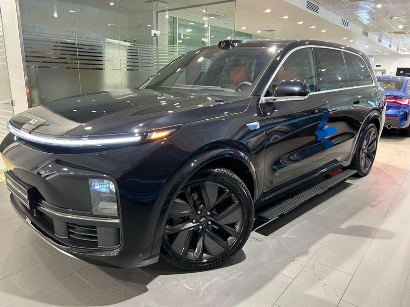 Автомобиль Li Auto L9 I поколение 1.5hyb AT 4WD (449 л.с.) Max Чёрный 2023 с пробегом 23 км