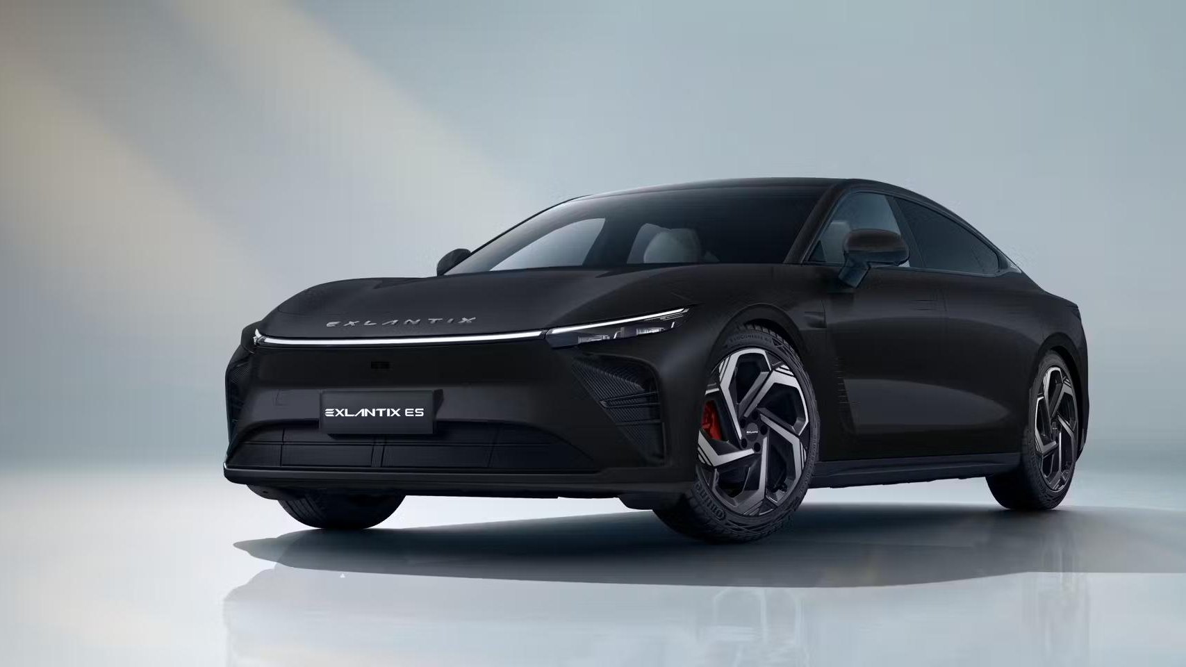 Автомобиль EXEED EXLANTIX ES I поколение 1.5hyb AT 4WD (469 л.с.) TOP Чёрный 2025 