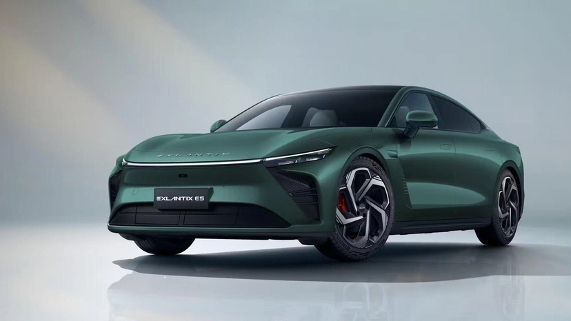 Автомобиль EXEED EXLANTIX ES I поколение 1.5hyb AT 4WD (469 л.с.) Base 2025