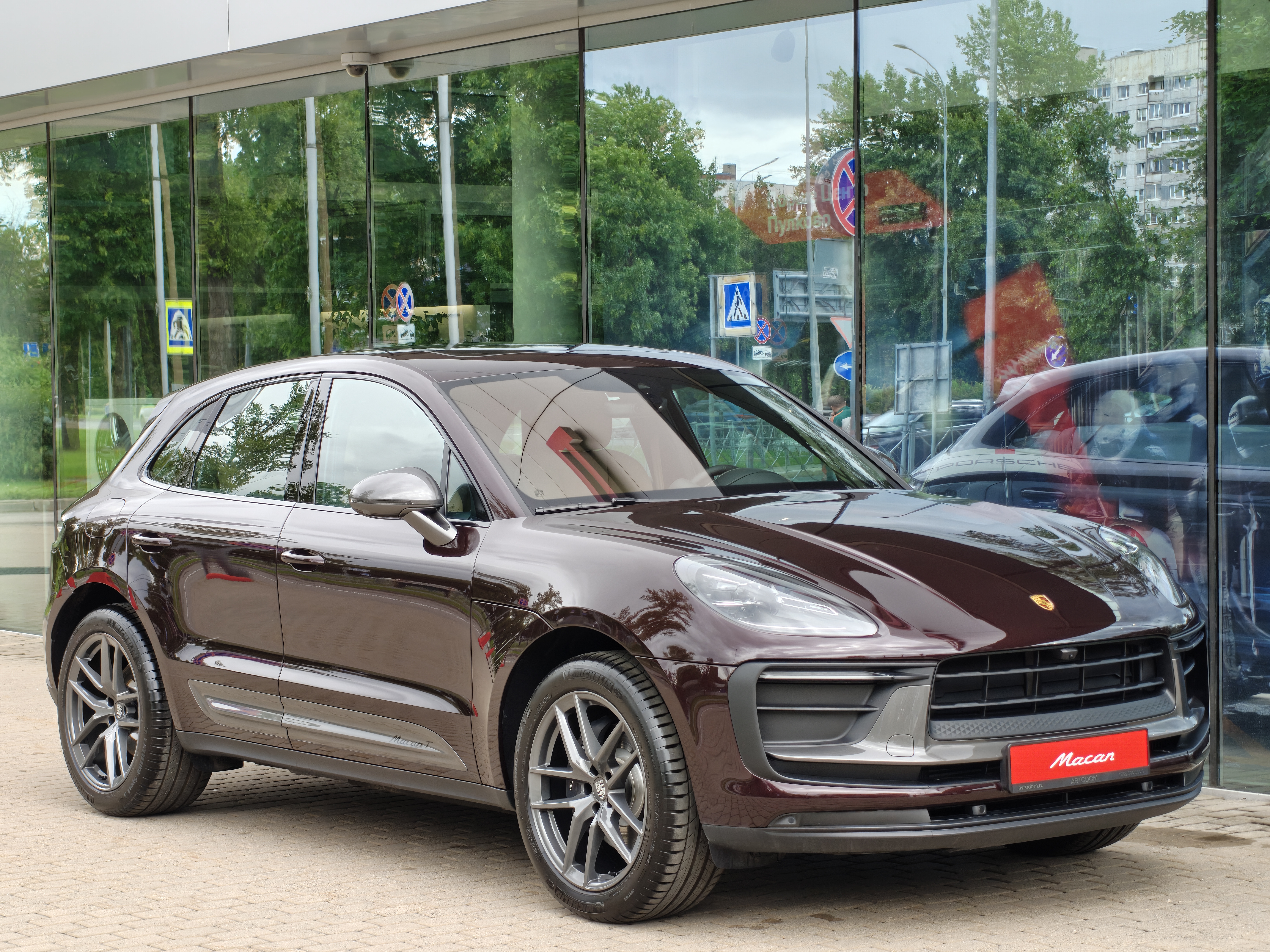 Porsche Macan I [2-й рестайлинг] 2.0 AMT 4WD (265 л.с.) T Красный 2025 