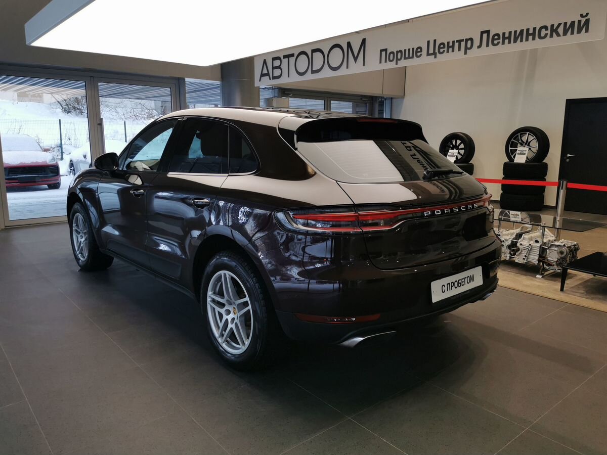 Автомобиль Porsche Macan I [рестайлинг] 2.0 AMT 4WD (252 л.с.) Base Коричневый 2021 с пробегом 27 335 км