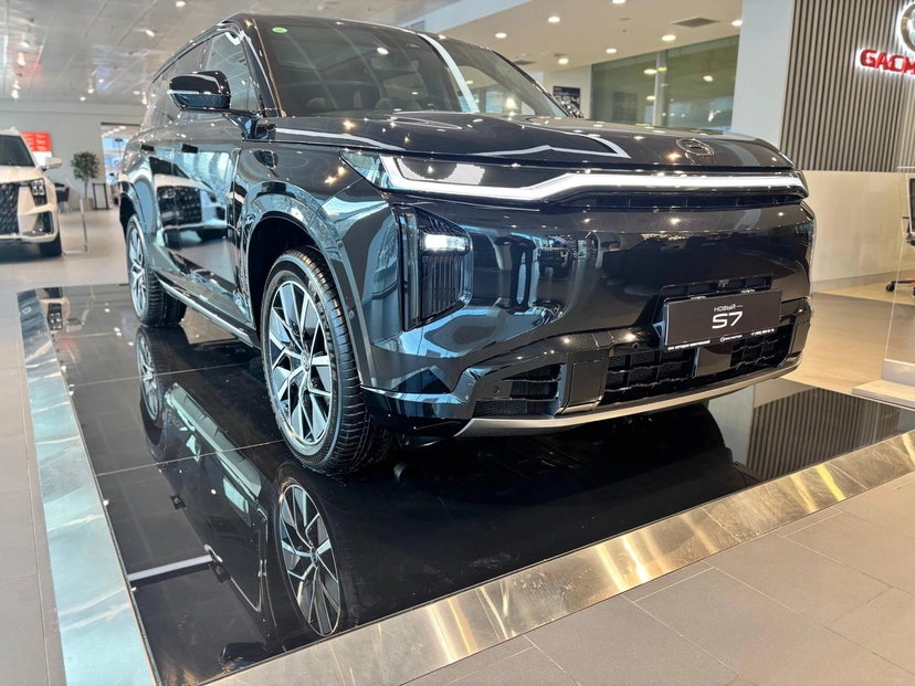 Автомобиль ГАК Эс 7 I поколение 1.5hyb AT 4WD (340 л.с.) ST Чёрный 2025