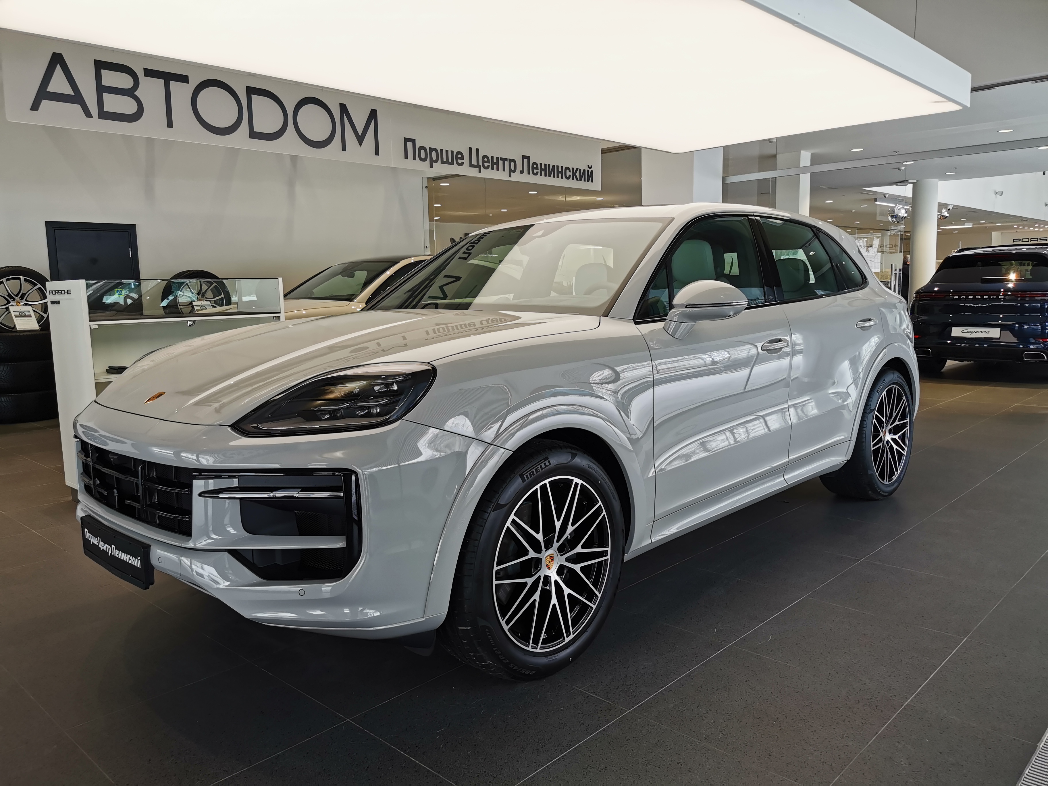 Автомобиль Porsche Cayenne III [рестайлинг] 3.0 AT 4WD (353 л.с.) Base Серый 2025 