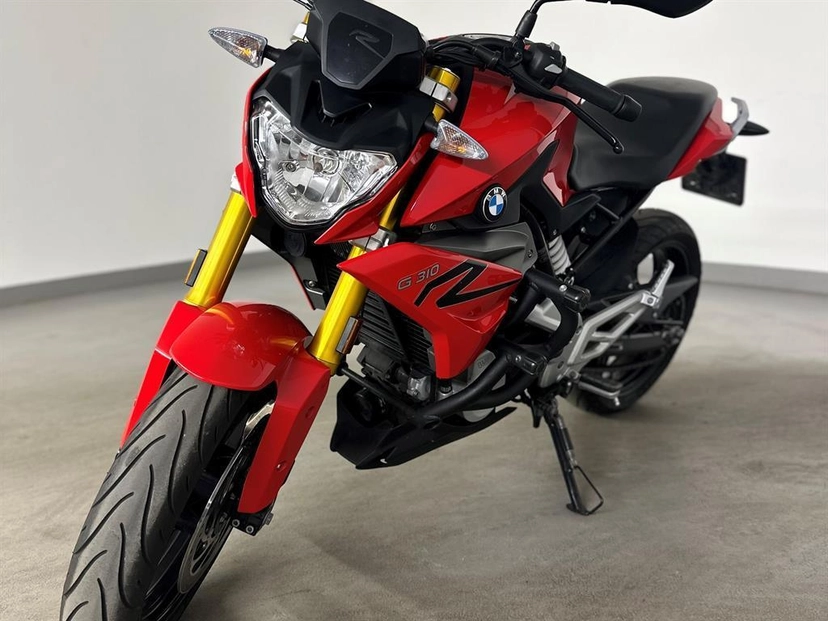 Мотоцикл BMW Motorrad G 310 R I поколение G 310 R Base Красный 2019 с пробегом 8 800 км
