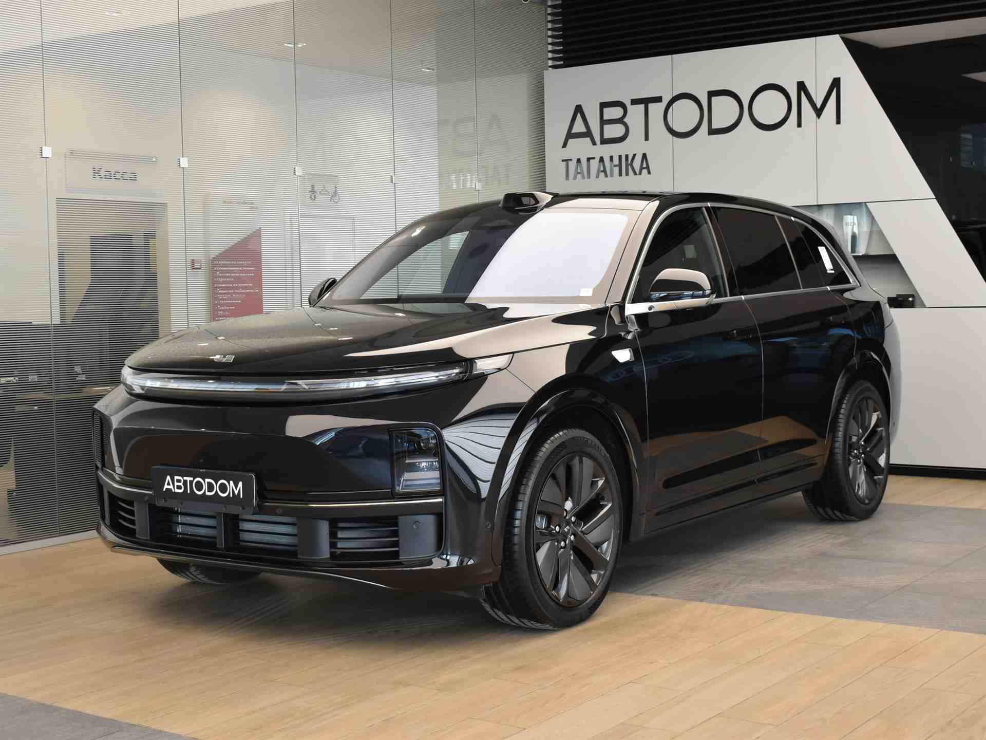 Автомобиль LiXiang L7 I [рестайлинг] 42.8 kWh 1.5hyb AT 4WD (449 л.с.) Pro Чёрный 2025 