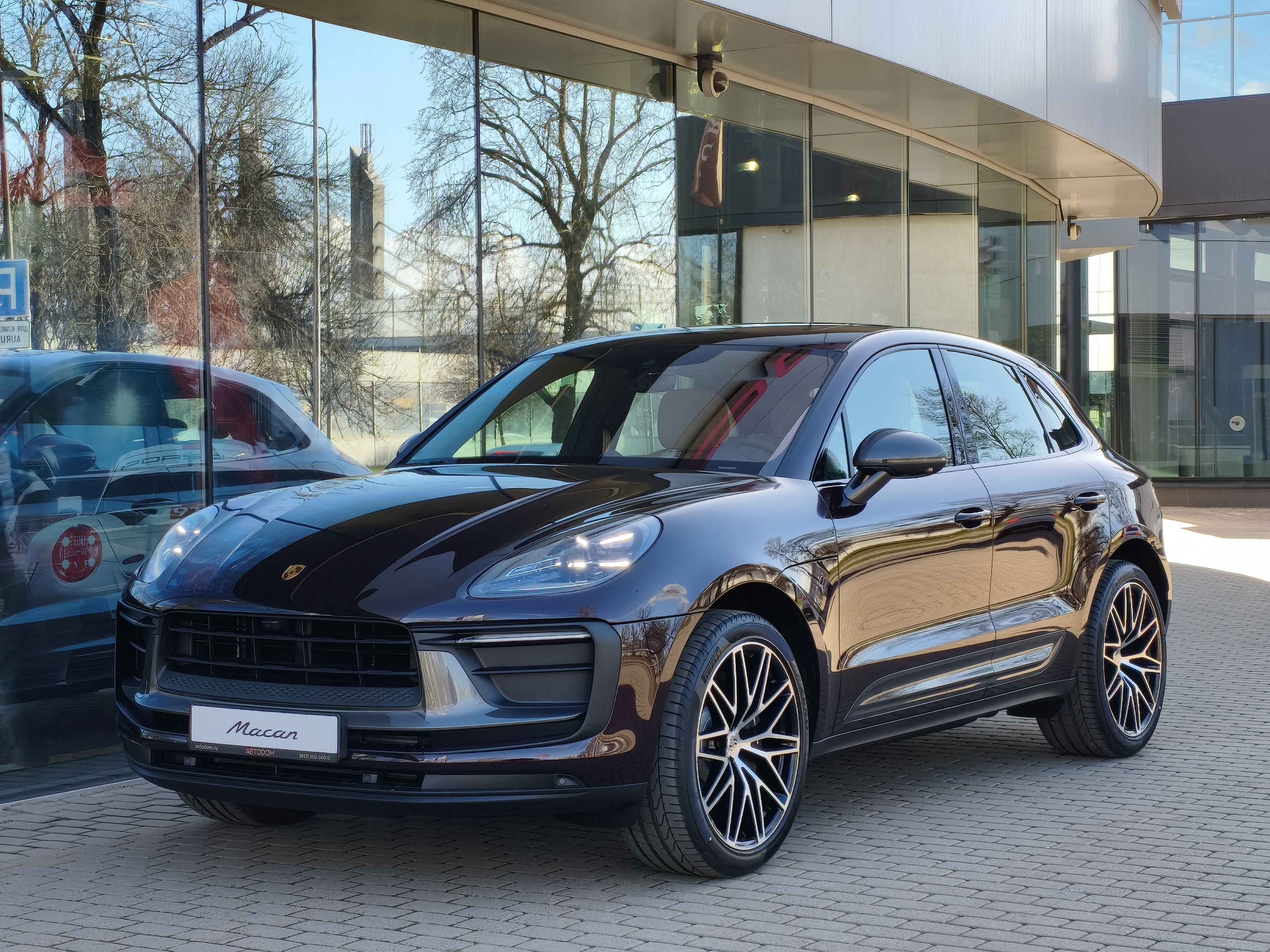 Автомобиль Porsche Macan I [2-й рестайлинг] 2.0 AMT 4WD (265 л.с.) T Красный 2025 