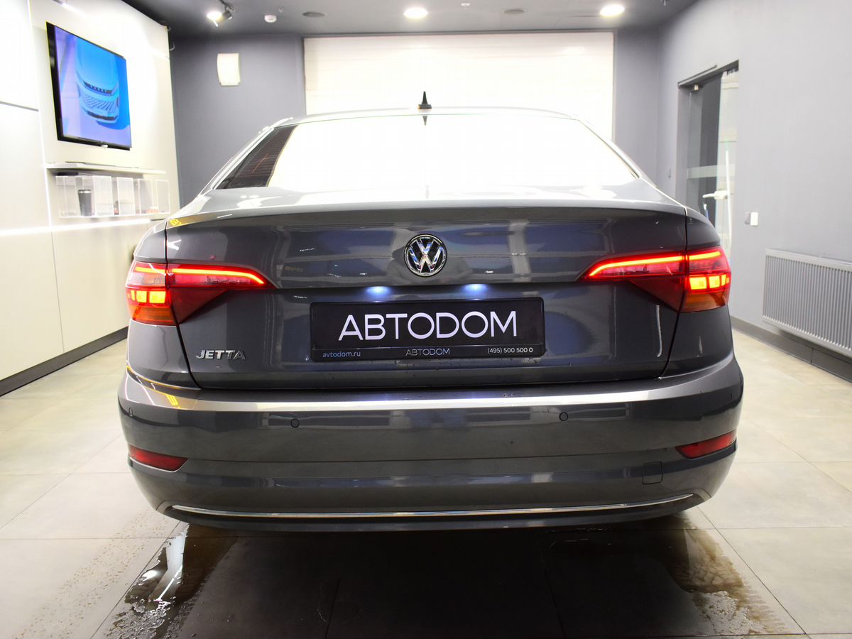 Автомобиль Volkswagen Jetta VII поколение 1.6 AT (110 л.с.) Status Серый 2020 с пробегом 65 000 км