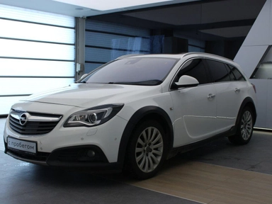 Автомобиль Opel Insignia I [рестайлинг] 2.0 AT 4WD (249 л.с.) Country Tourer Белый 2014 с пробегом 168680 км
