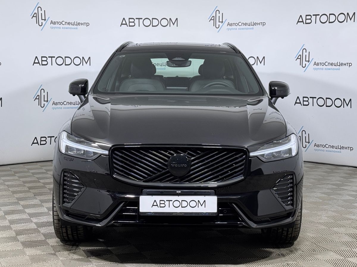 Автомобиль Volvo XC60 II [рестайлинг] 2.0 AT 4WD (250 л.с.) Luxury Чёрный 2025 с пробегом 30 км