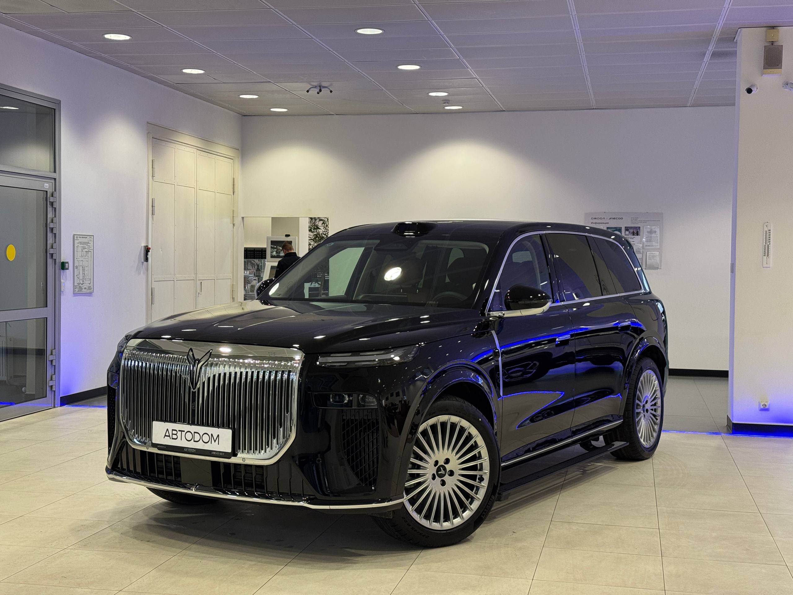 Автомобиль Voyah Taishan I поколение 1.5hyb AT 4WD (517 л.с.) Base Чёрный 2026 