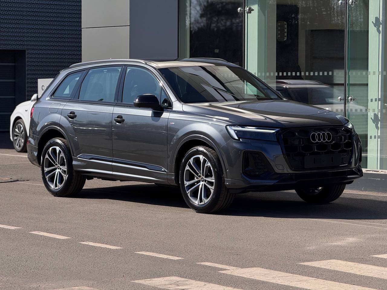 Автомобиль Audi Q7 II (4M) [2-й рестайлинг] 2.0 AT 4WD (252 л.с.) 45 TFSI quattro tiptronic Серый  