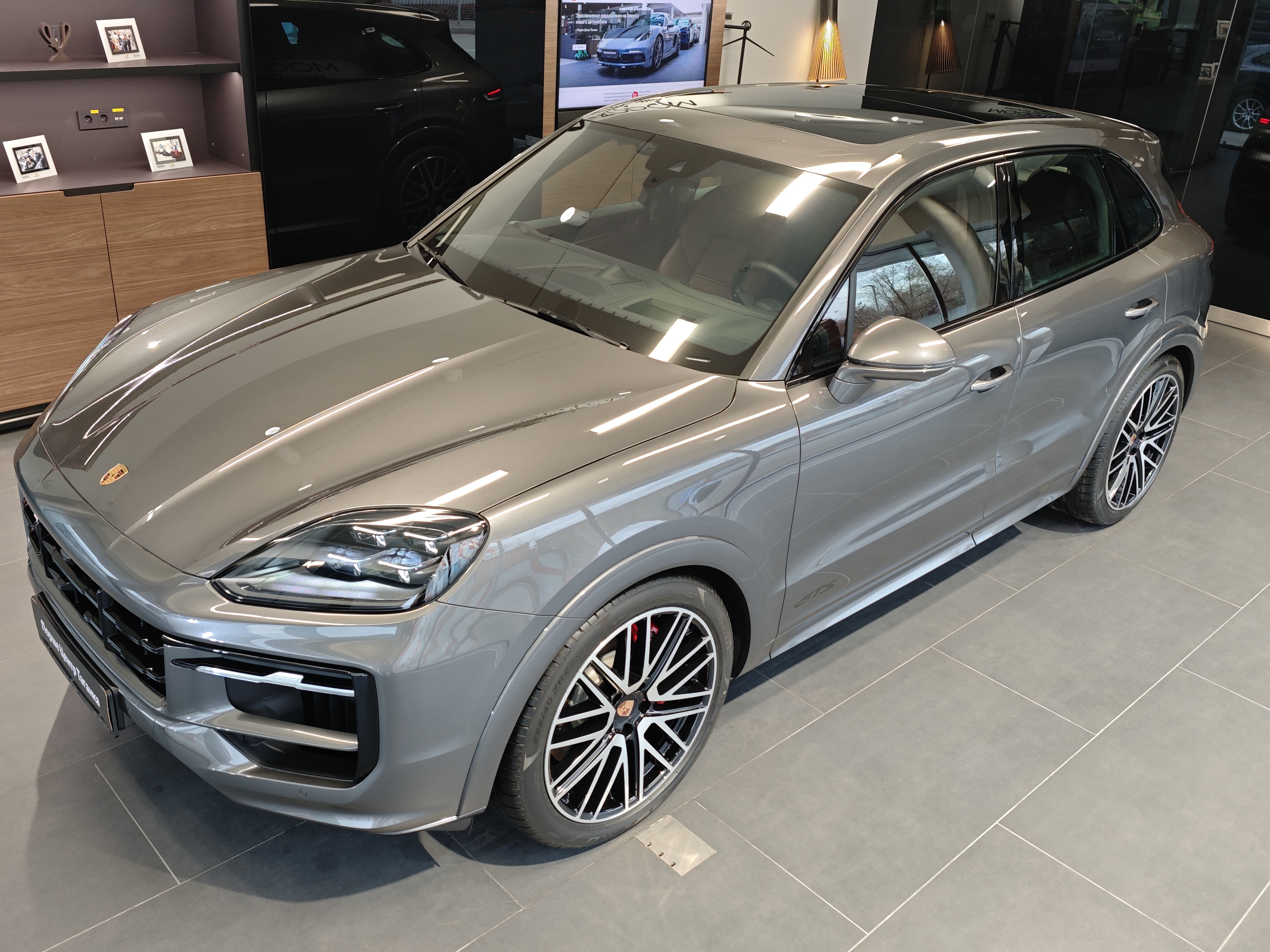 Автомобиль Porsche Cayenne III [рестайлинг] GTS 4.0 AT 4WD (500 л.с.) GTS Серый 2025 